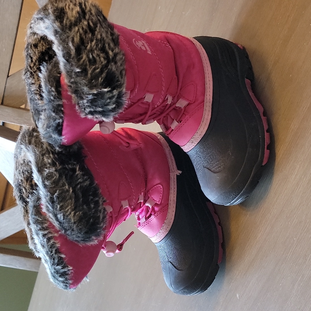 Snow boots